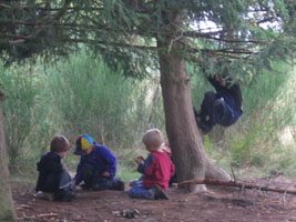 Spielen im Wald